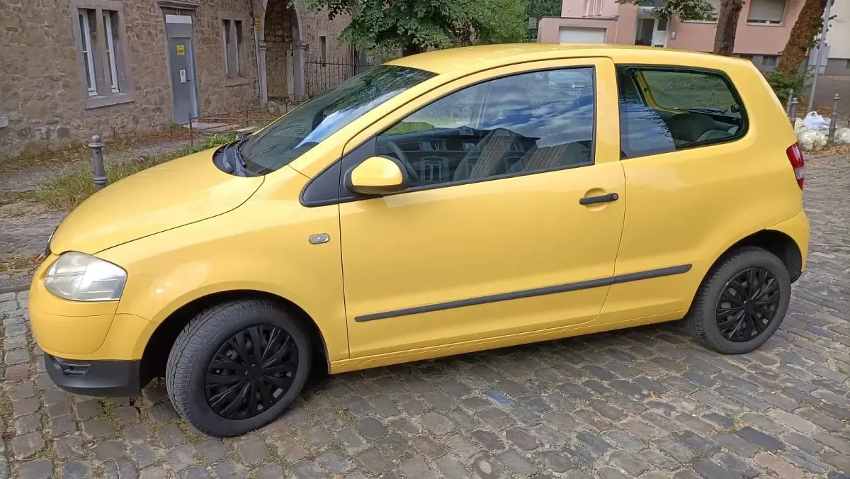 Używany VW Fox 54 KM (39 kW) 2005 Żółty Hatchback