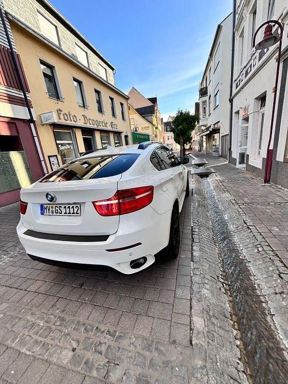 Weiß Gebraucht 2010 BMW X6 Sport Line SUV | 13.300 € (Superpreis) - Bild 1/4