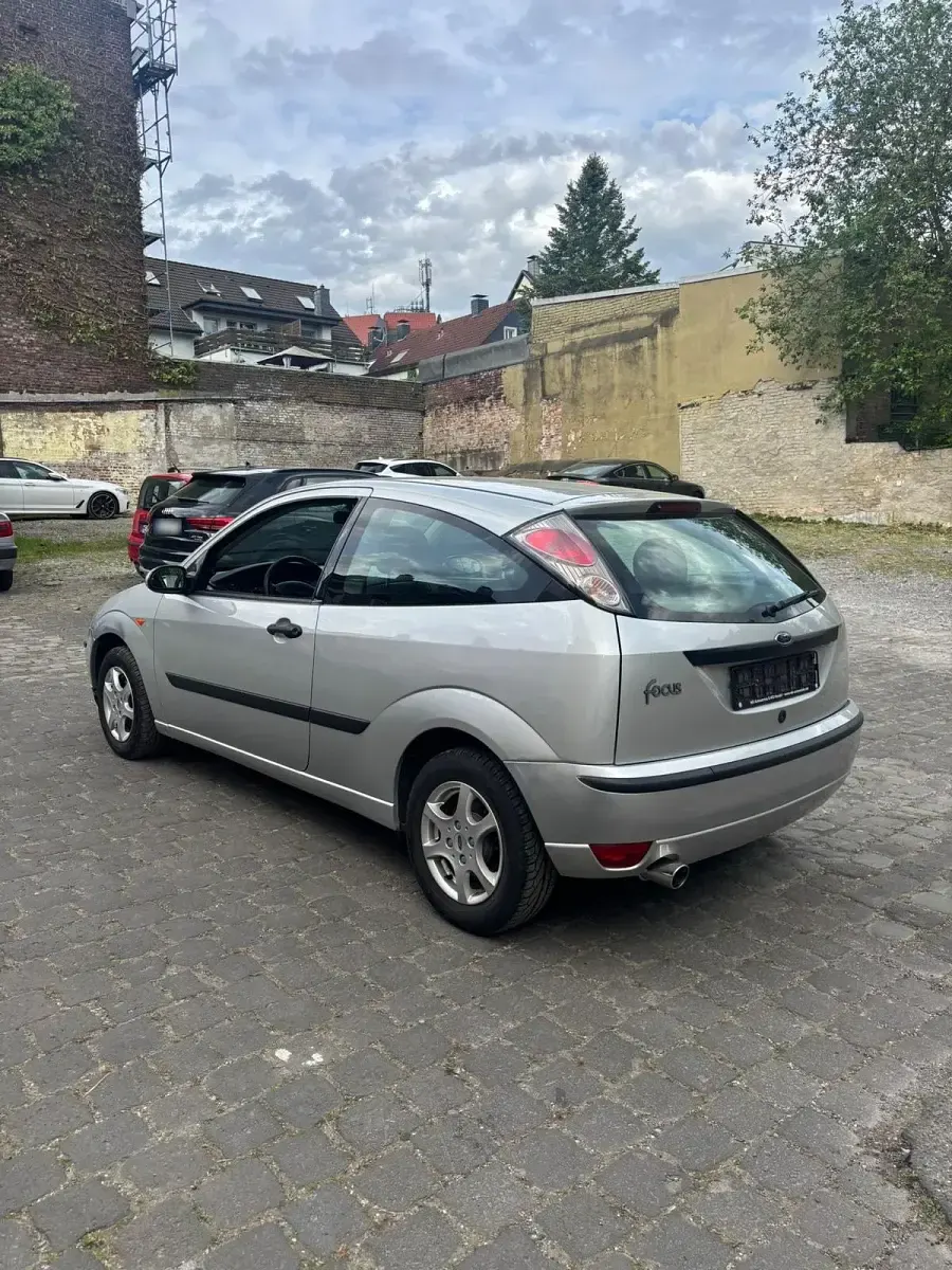 Second-hand Ford Focus 115 CP (84 kW) 2005 Gri Hatchback