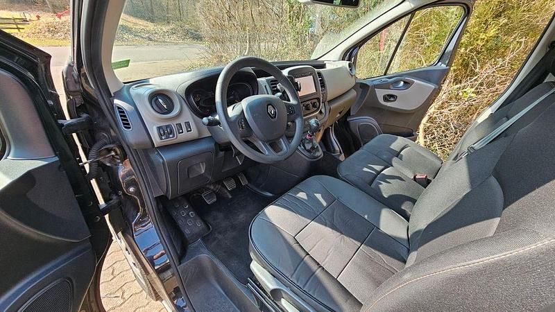 Gebraucht Renault Trafic 125 PS (91 kW) 2016 Schwarz Van / Kleinbus