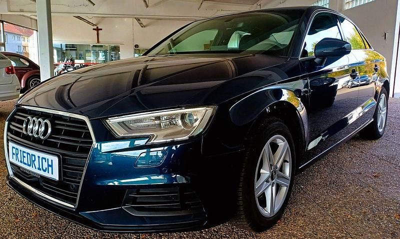Blau Gebraucht 2019 Audi A3 Limousine | 18.500 € (Fairer Preis) - Bild 1/4