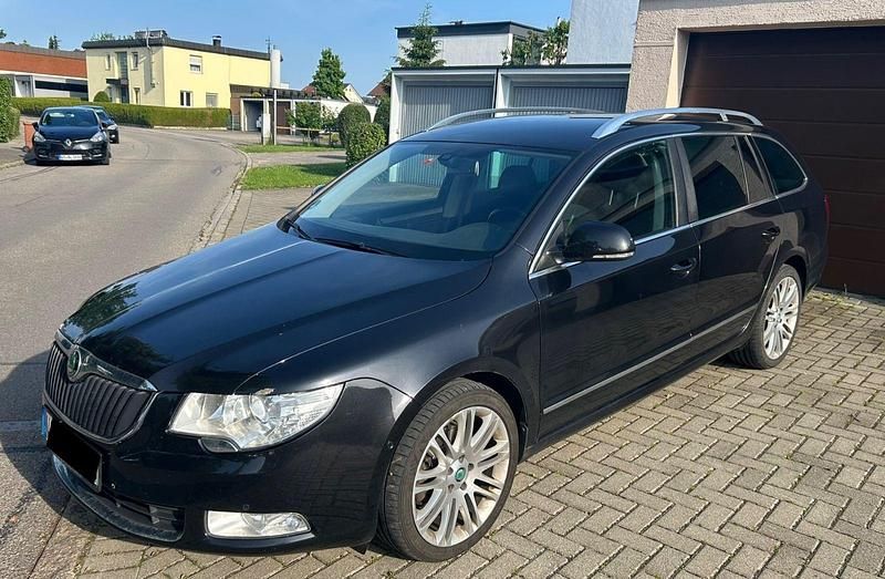 Gebraucht Skoda Superb 170 PS (125 kW) 2011 Schwarz Kombi