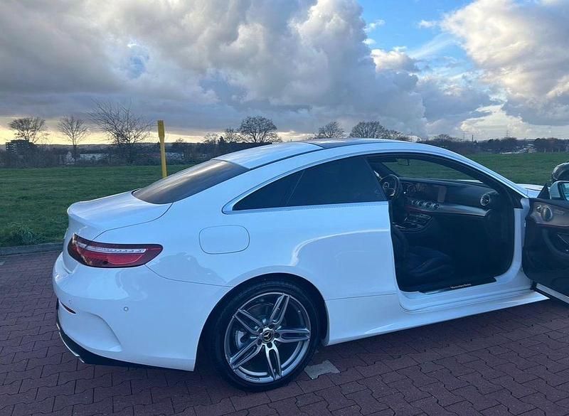 Gebraucht Mercedes E200 AMG 184 PS (135 kW) 2018 Weiß Coupé