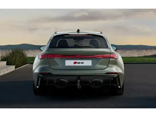 Neu Audi RS5 Ambiente 639 PS (469 kW) 2026 Bedfordgrün metallic (metallic) Kombi
