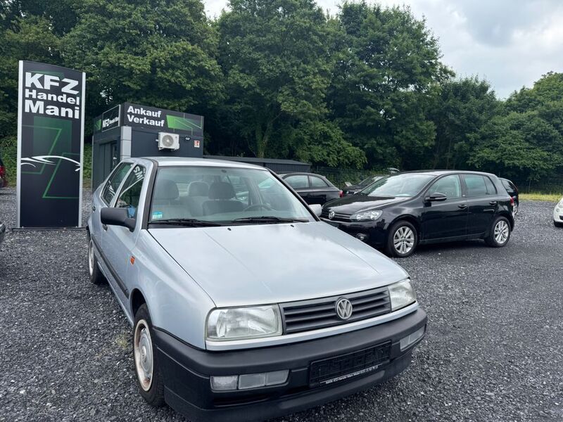 Silber Gebraucht 1992 VW Vento Limousine | 1.490 € - Bild 1/4