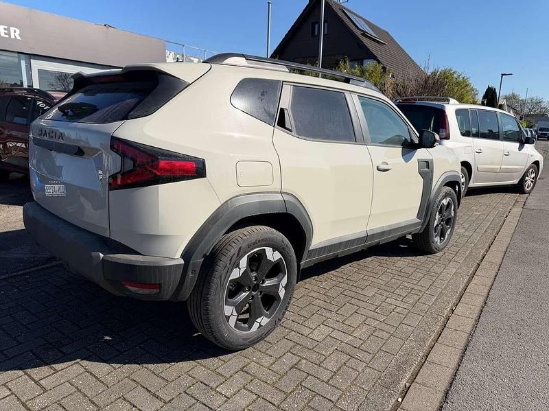 Neu Dacia Duster Extreme 122 PS (89 kW) 2026 Sandsteinbeige SUV