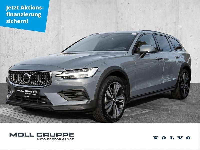 Gebraucht Volvo V60 CC Plus 197 PS (144 kW) 2023 Thunder grey / metallic Kombi