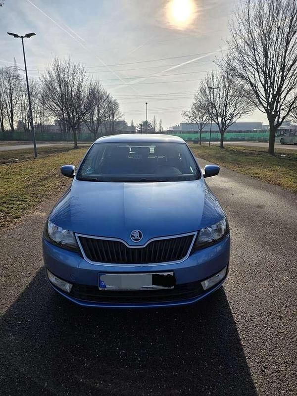 Gebraucht Skoda Rapid Ambition 105 PS (77 kW) 2015 Blau Kleinwagen