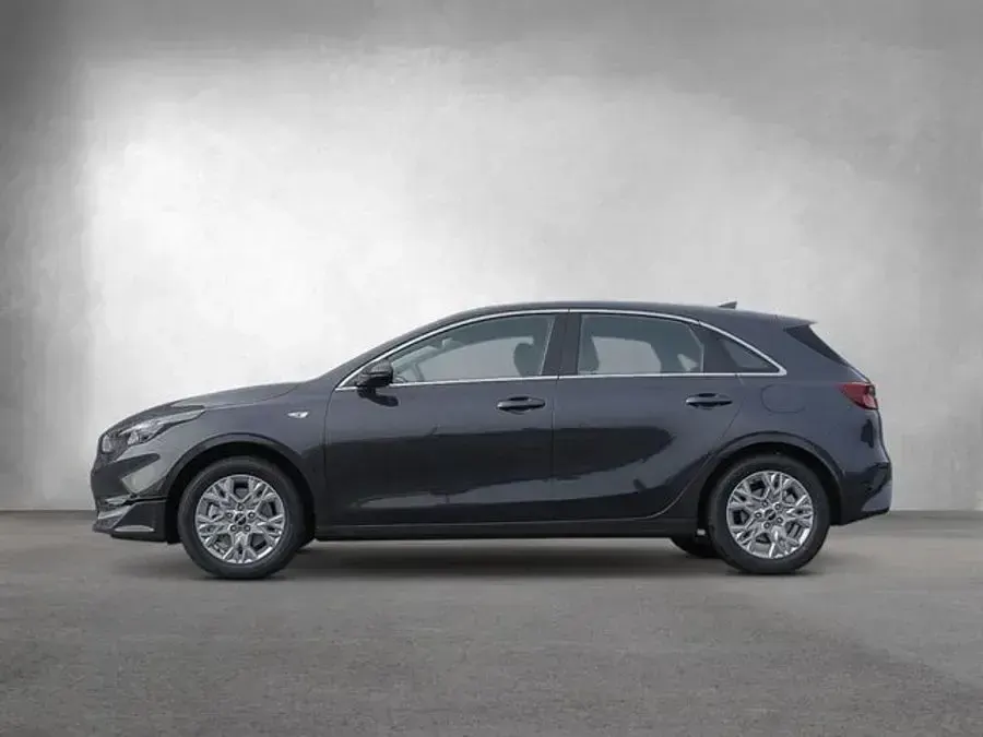 Occasion Kia Ceed Vision 101 PK (74 kW) 2025 Andere farbe Hatchback