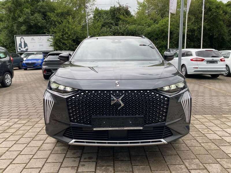 Titangrau metallic Neu 2024 DS Automobiles DS7 Crossback SUV | 33.485 € (Guter Preis) - Bild 1/4