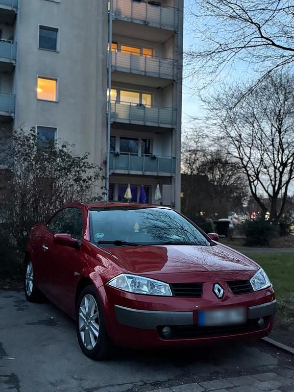 Rot Gebraucht 2005 Renault Mégane II Coupé | 3.500 € (Teuer) - Bild 1/4
