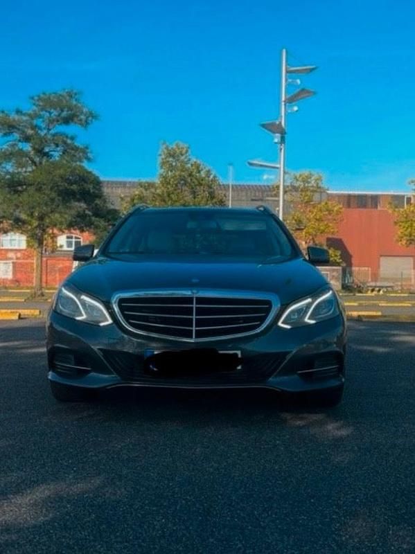 Gebraucht Mercedes E250 204 PS (150 kW) 2016 Grau Kombi
