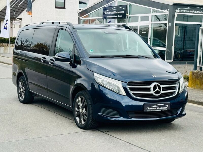 Blau Gebraucht 2017 Mercedes V220 Edition Van / Kleinbus | 39.800 € (Teuer) - Bild 1/4
