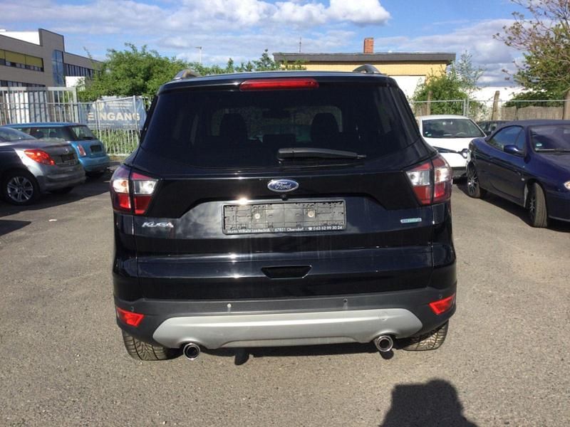 Gebraucht Ford Kuga Titanium 150 PS (110 kW) 2018 Schwarz SUV