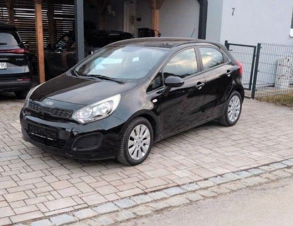 Gebraucht Kia Rio Edition 7 86 PS (63 kW) 2012 Schwarz Limousine