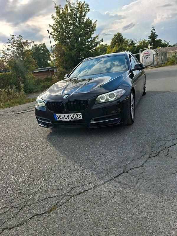 Schwarz Gebraucht 2015 BMW 520 Limousine | 9.999 € (Superpreis) - Bild 1/4