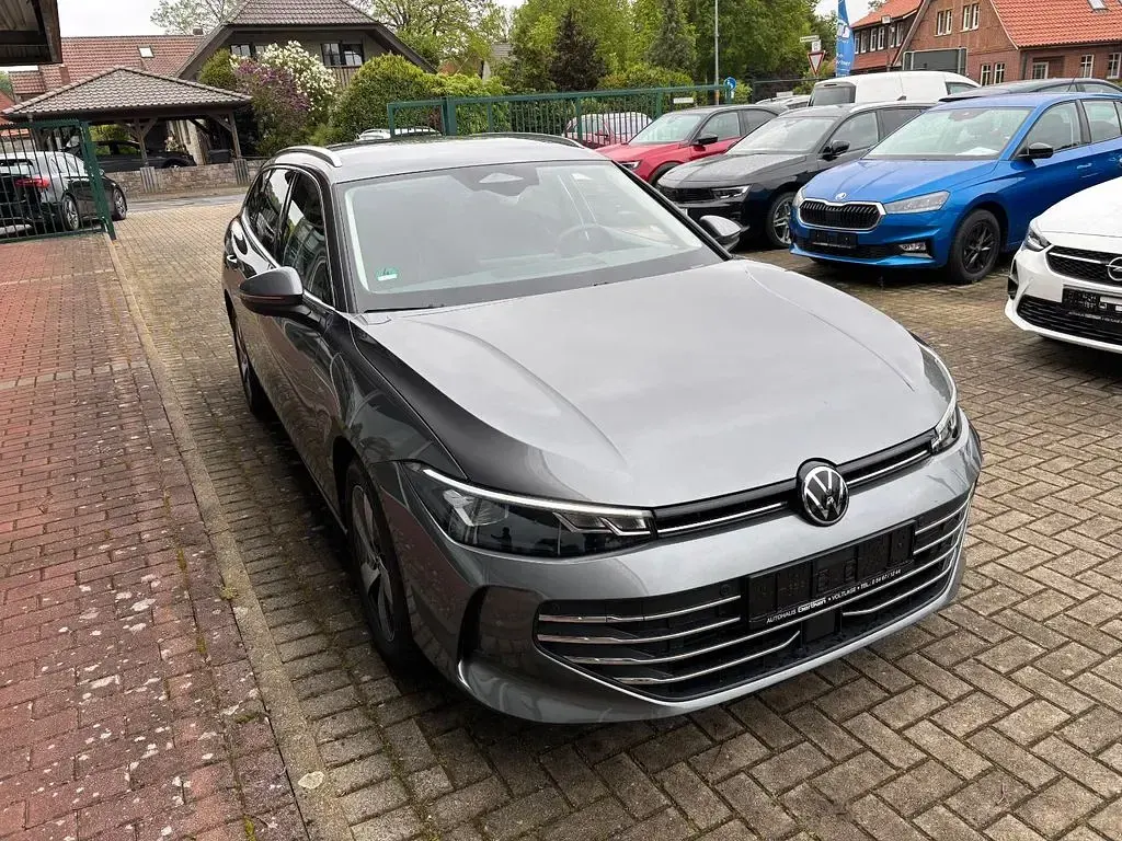 Gebraucht VW Passat Business 150 PS (110 kW) 2025 Grau Kombi