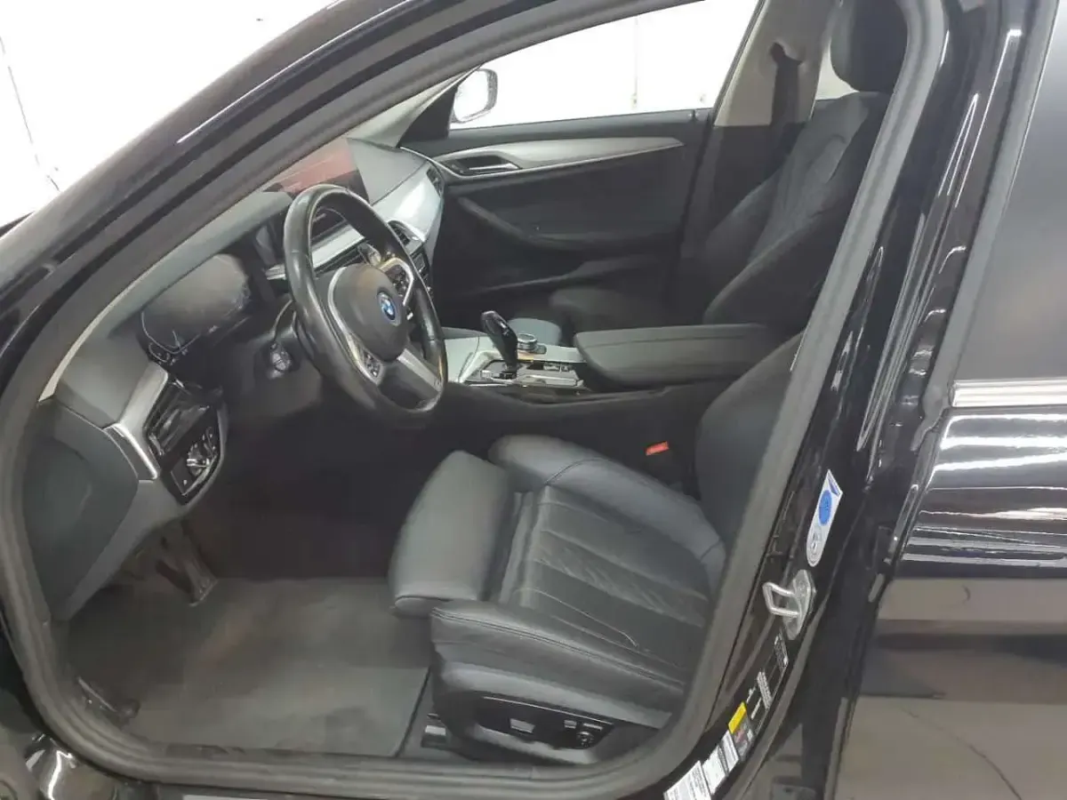 Gebraucht BMW 530e Sport Line 292 PS (214 kW) 2022 Schwarz uni Kombi