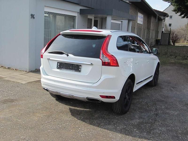 Gebraucht Volvo XC60 Summum 163 PS (119 kW) 2013 Crystal white pearl / metallic SUV