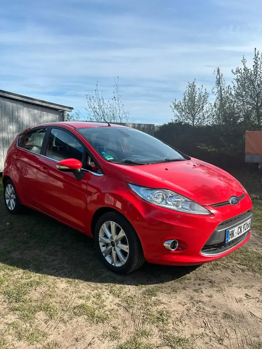 Gebraucht Ford Fiesta 82 PS (60 kW) 2011 Rot Kleinwagen