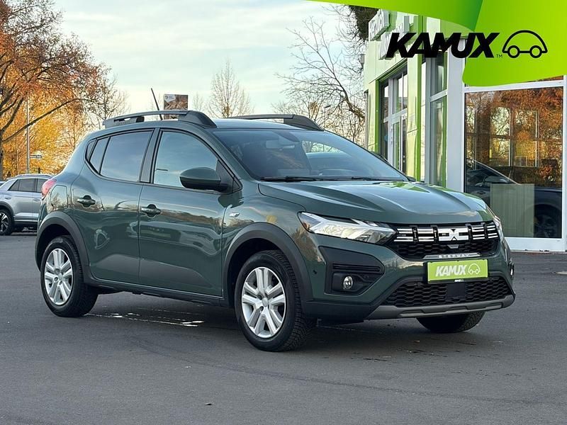 Grün Gebraucht 2024 Dacia Sandero Expression SUV | 16.750 € (Fairer Preis) - Bild 1/3