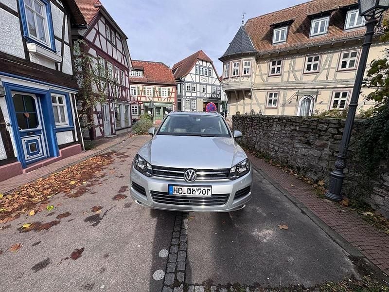 Silber Gebraucht 2013 VW Touareg Edition SUV | 18.900 € (Etwas zu teuer) - Bild 1/4