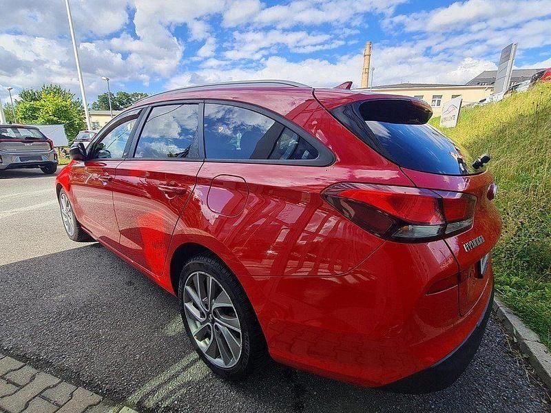 Gebraucht Hyundai i30 Trend 140 PS (102 kW) 2018 Rot Kombi