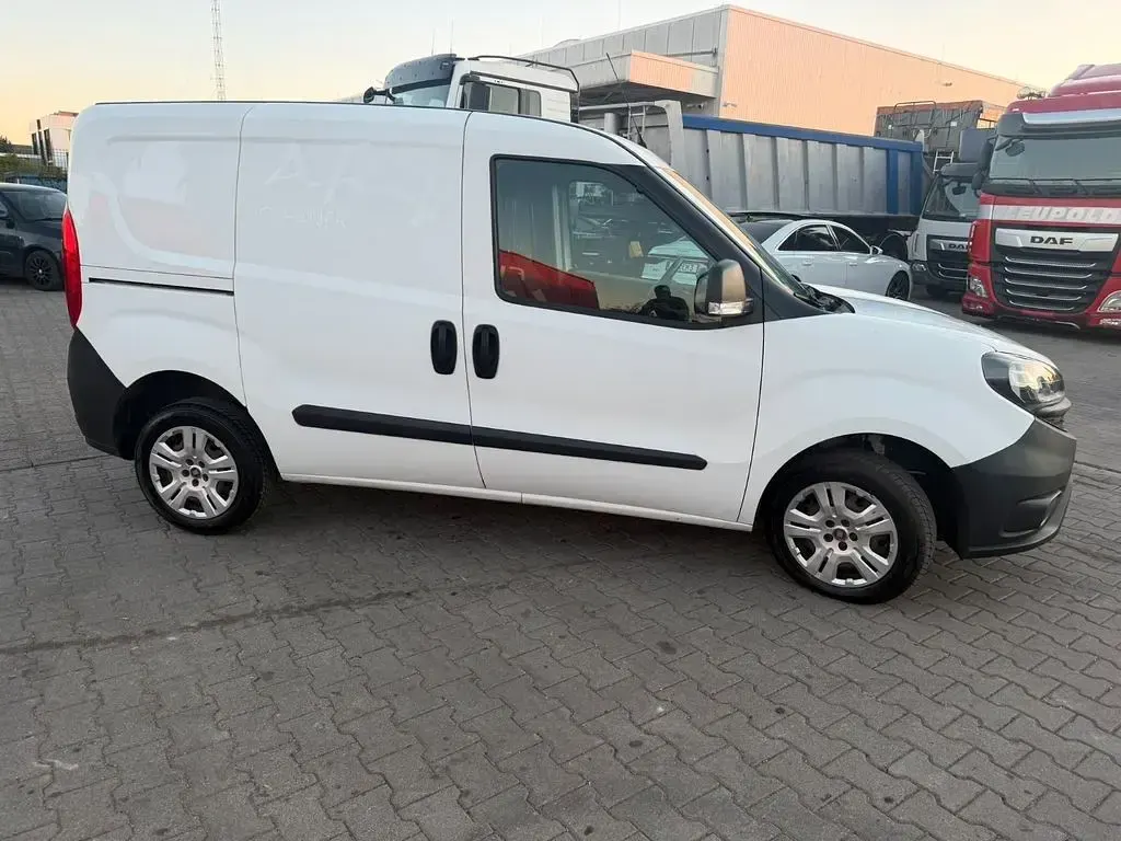 Gebraucht Fiat Doblò 95 PS (69 kW) 2019 Weiß Van / Kleinbus
