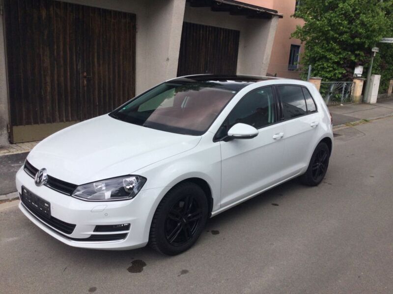 Weiß Gebraucht 2016 VW Golf VII Allstar Limousine | 8.999 € (Superpreis) - Bild 1/4