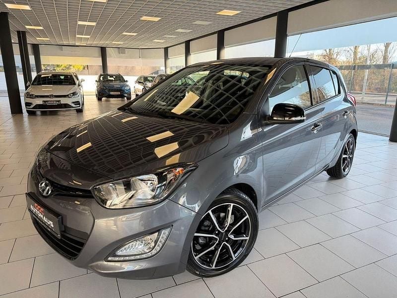 Gebraucht Hyundai i20 86 PS (63 kW) 2014 Grau Kleinwagen
