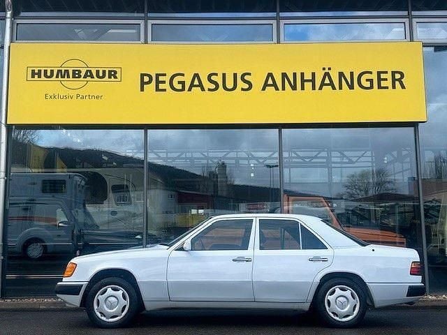 Gebraucht Mercedes E260 160 PS (117 kW) 1992 Weiß Limousine