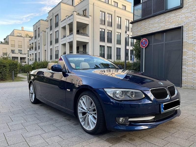 Blau Gebraucht 2013 BMW 320 Cabriolet Sport Line Cabrio | 13.300 € (Fairer Preis) - Bild 1/4