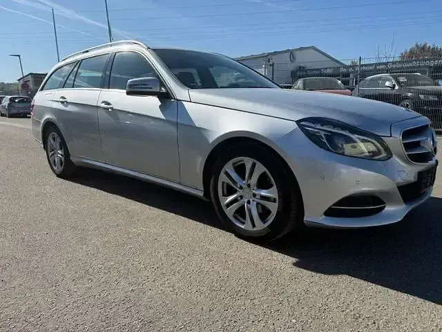 Usado Mercedes E220 170 CV (125 kW) 2014 Plateado Familiar