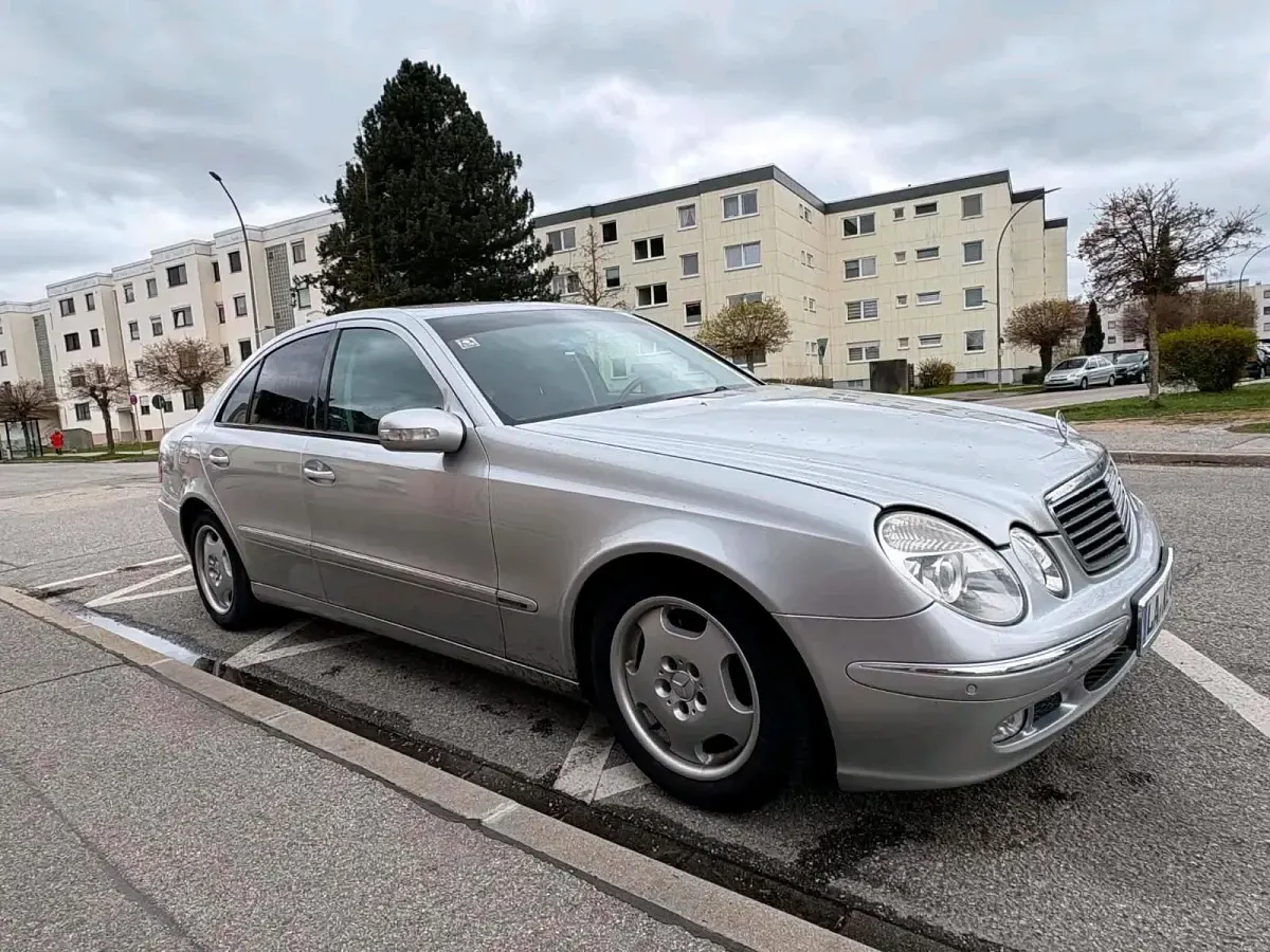 Gebraucht Mercedes E220 110 PS (80 kW) 2004 Grau Limousine
