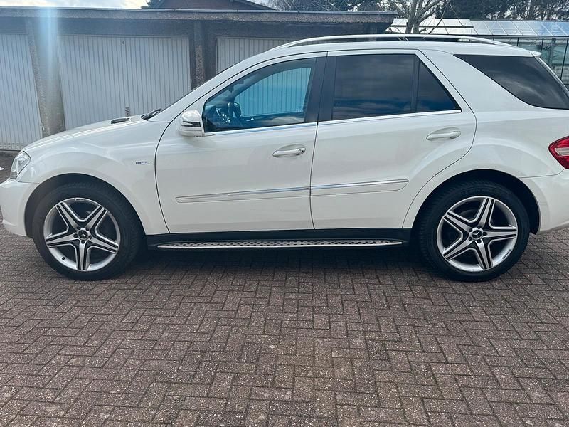 Gebraucht Mercedes ML300 AMG 204 PS (150 kW) 2011 Weiß SUV