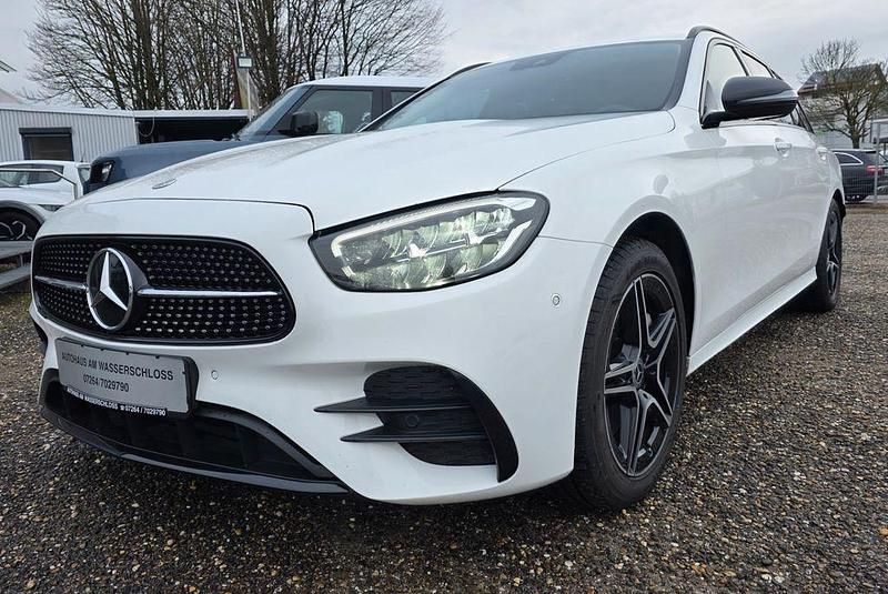 Weiß Gebraucht 2021 Mercedes E300 Night Limousine | 22.395 € (Fairer Preis) - Bild 1/4