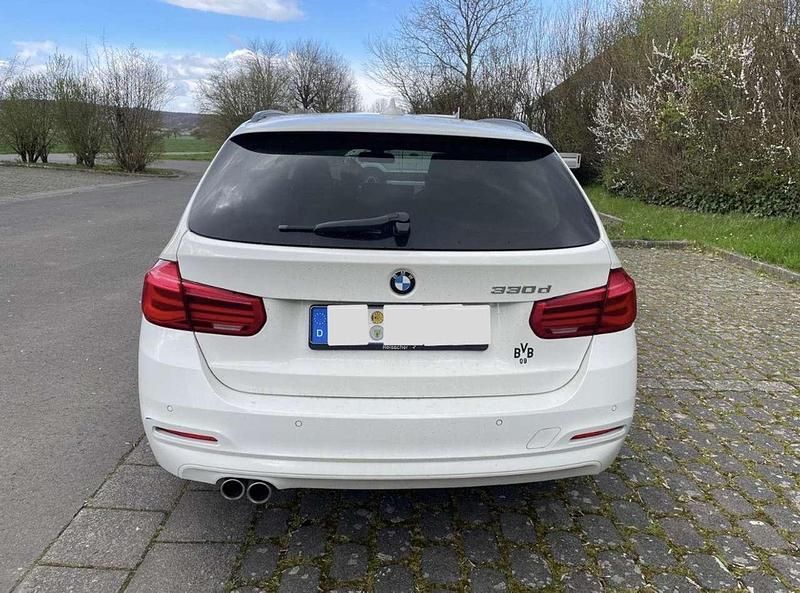 Gebraucht BMW 330 Advantage 258 PS (189 kW) 2015 Weiß Kombi