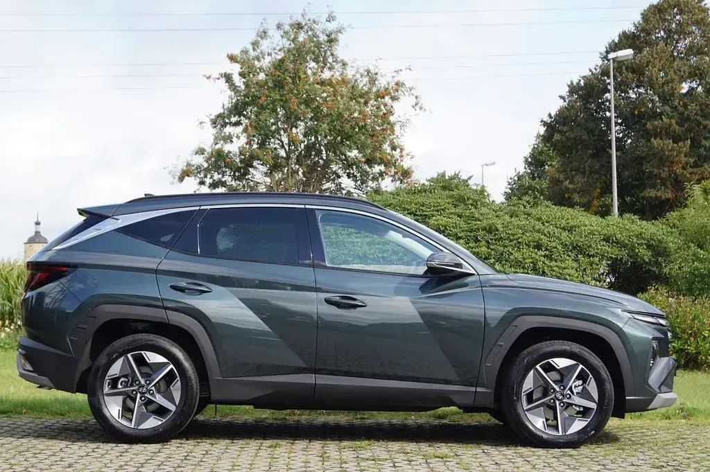 Neu Hyundai Tucson 215 PS (158 kW) 2025 Grün SUV
