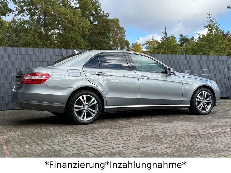 Gebraucht Mercedes E200 136 PS (100 kW) 2011 Silber Limousine