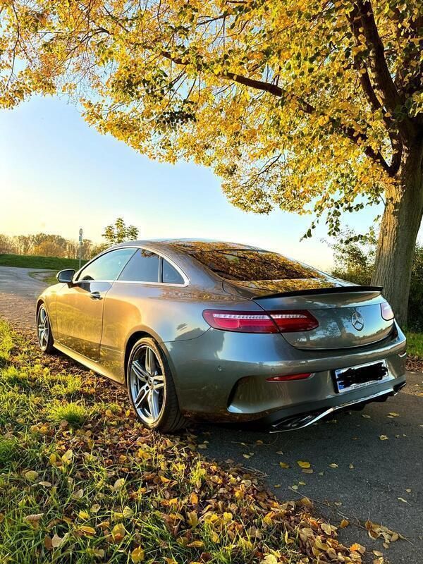 Grau Gebraucht 2019 Mercedes E300 AMG line Coupé | 37.999 € (Guter Preis) - Bild 1/4