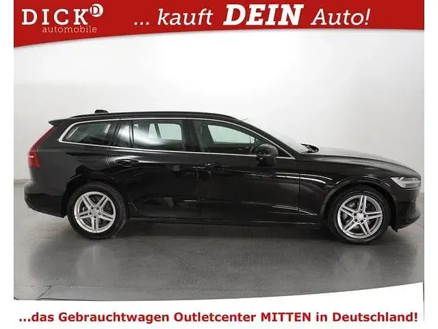 Gebraucht Volvo V60 Pro 197 PS (144 kW) 2022 Onyx black Kombi