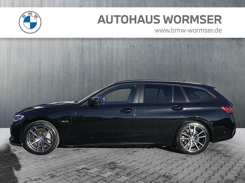 Gebraucht BMW 330e Advantage 292 PS (214 kW) 2022 Schwarz Kombi