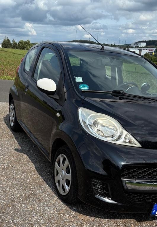 Schwarz Gebraucht 2011 Peugeot 107 Urban Move Kleinwagen | 3.999 € (Guter Preis) - Bild 1/4