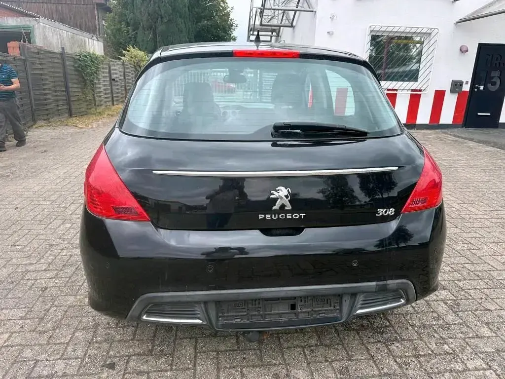 Gebraucht Peugeot 308 125 PS (91 kW) 2011 Schwarz Kleinwagen