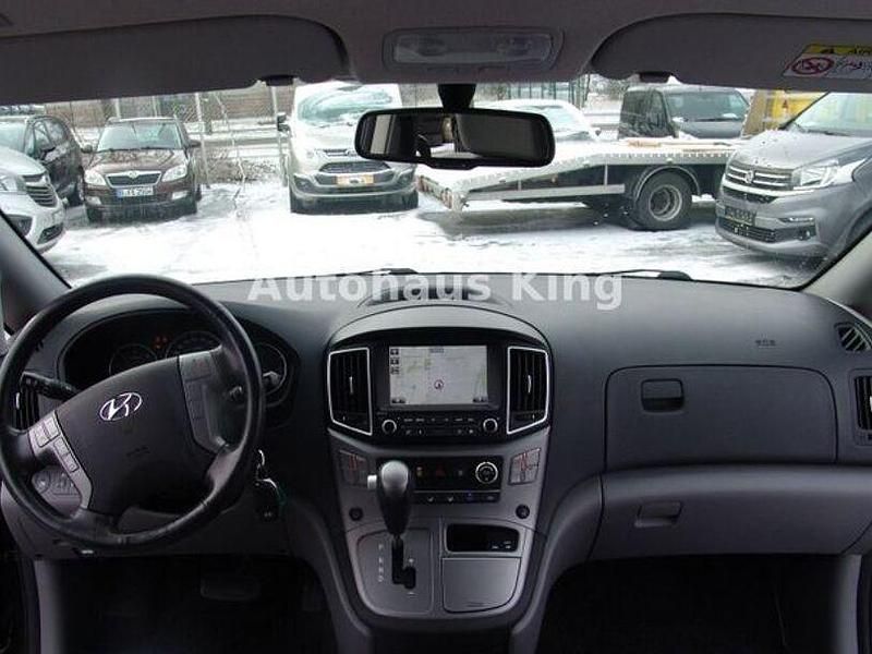 Gebraucht Hyundai H-1 170 PS (125 kW) 2017 Java espresso Van / Kleinbus