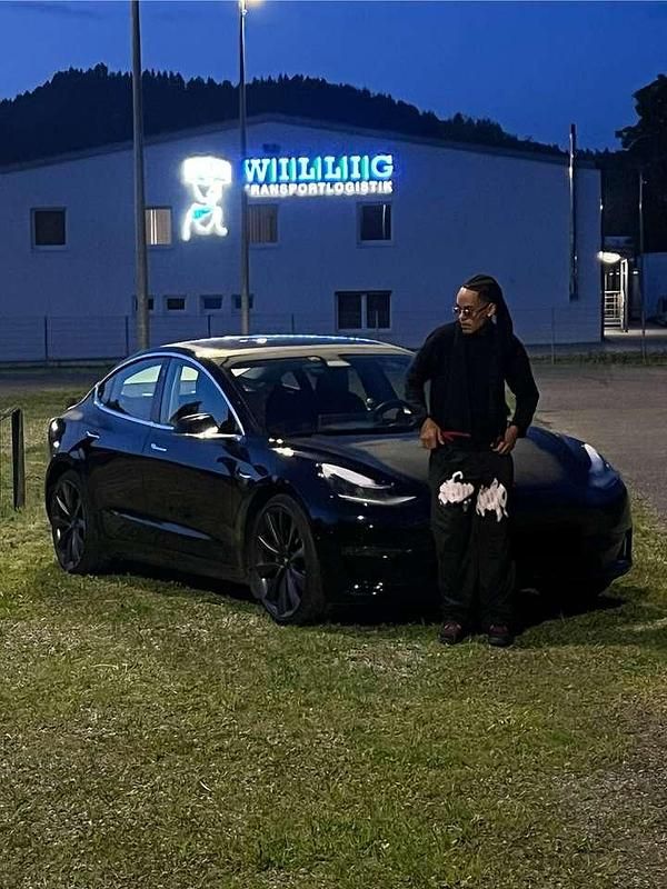 Schwarz Gebraucht 2020 Tesla Model 3 Performance Limousine | 27.150 € (Fairer Preis) - Bild 1/4