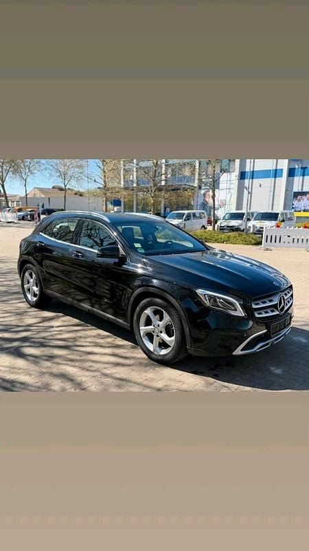 Gebraucht Mercedes GLA180 109 PS (80 kW) 2017 Schwarz SUV