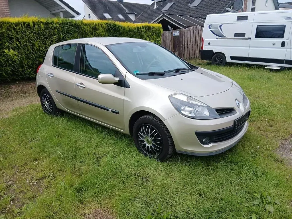 Gebraucht Renault Clio II Initiale 111 PS (81 kW) 2006 Gold Limousine