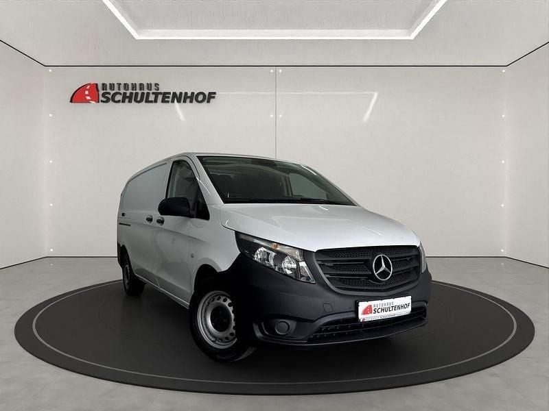 Weiß Gebraucht 2024 Mercedes Vito Van / Kleinbus | 29.999 € (Superpreis) - Bild 1/4