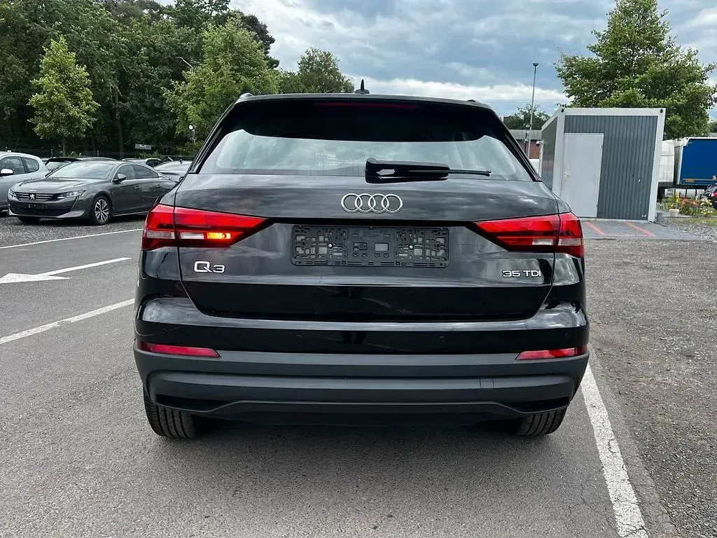 Gebraucht Audi Q3 Basis 150 PS (110 kW) 2023 Schwarz SUV
